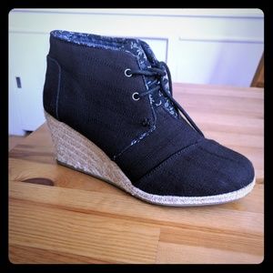 Tom's Black Wedges Size 8.5